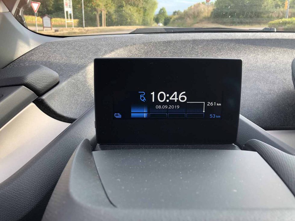 BMW i3 Batterie laden an der Haushaltssteckdose