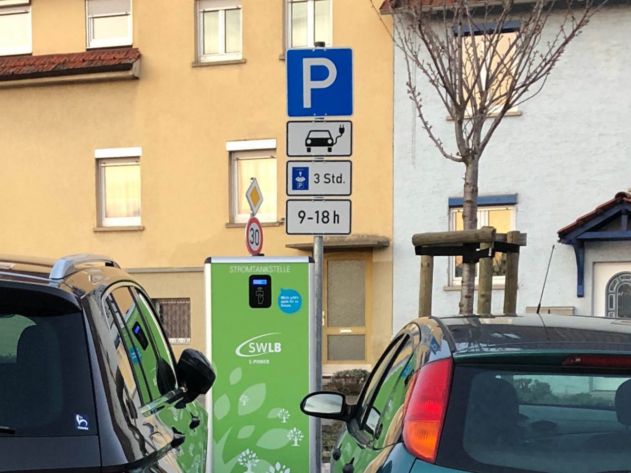 Ignoranz oder Unwissen: Falschparker Elektroparkplatz